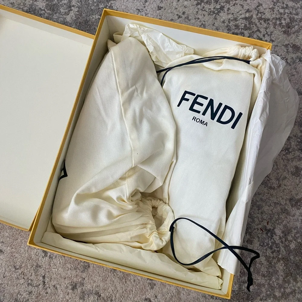 FENDI - Picture 4 of 14